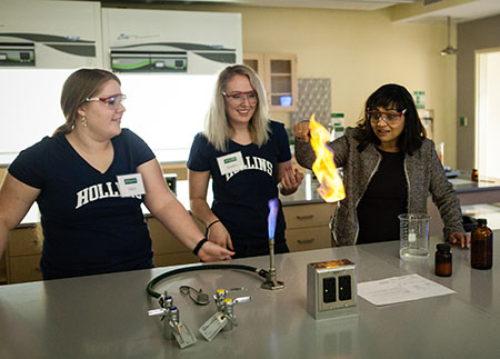 Photo of students and President Lawrence in lab