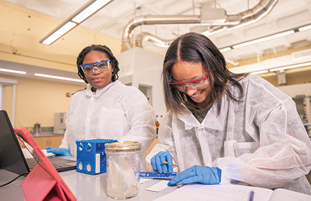 Students in Dana Science Building lab