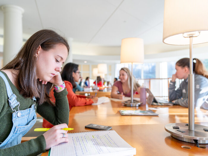 Academics_Writing-center_WRL1
